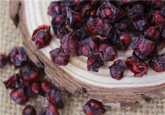 五味子女人喝可以喝嗎 五味子性溫還是性寒2018 五味子女人喝可以喝嗎 五味子性溫還是性寒2018