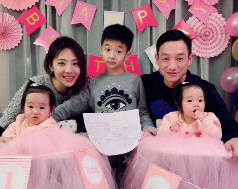 楊威雙胞胎女兒大長腿是遺傳嗎 決定孩子身高的因素有哪些