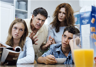 父母愛發(fā)脾氣對(duì)小孩的影響 憤怒的家長(zhǎng)會(huì)讓寶寶沒有安全感