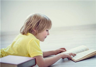 家長應該給孩子怎樣的愛 把自己當作孩子一樣地陪孩子玩耍