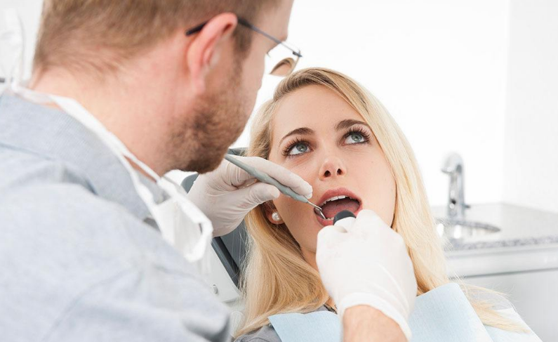 孕吐害喜引發口腔異味怎么辦 孕期口腔疾病影響胎兒發育嗎 孕吐害喜引發口腔異味怎么辦 孕期口腔疾病影響胎兒發育嗎