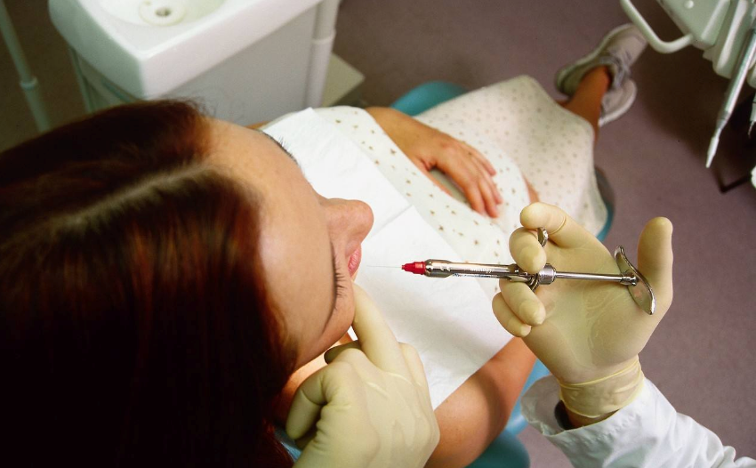 孕吐害喜引發口腔異味怎么辦 孕期口腔疾病影響胎兒發育嗎 孕吐害喜引發口腔異味怎么辦 孕期口腔疾病影響胎兒發育嗎