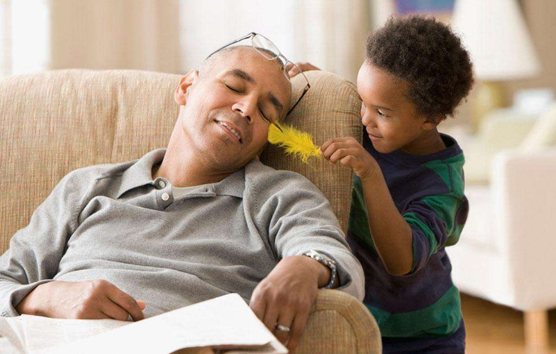 孩子調皮的搞笑心情說說 寶寶調皮搗蛋可愛的幽默句子