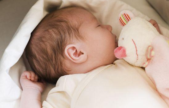 寶寶夏天睡覺(jué)可以開(kāi)空調(diào)嗎 夏天寶寶晚上睡覺(jué)時(shí)穿什么2018