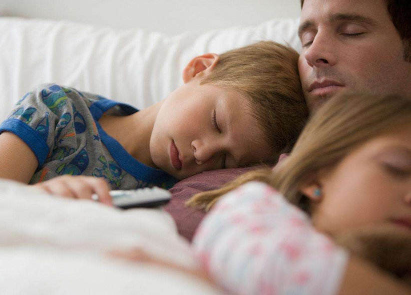 曬寶寶睡覺照片的心情說說 分享孩子睡顏照片的配字句子短語