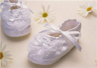 寶寶不會走路怎么買鞋子 寶寶不同階段如何選鞋 寶寶不會走路怎么買鞋子 寶寶不同階段如何選鞋