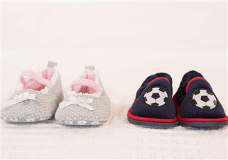 3歲前寶寶適合穿什么鞋子 寶寶鞋子要買大一碼嗎 3歲前寶寶適合穿什么鞋子 寶寶鞋子要買大一碼嗎