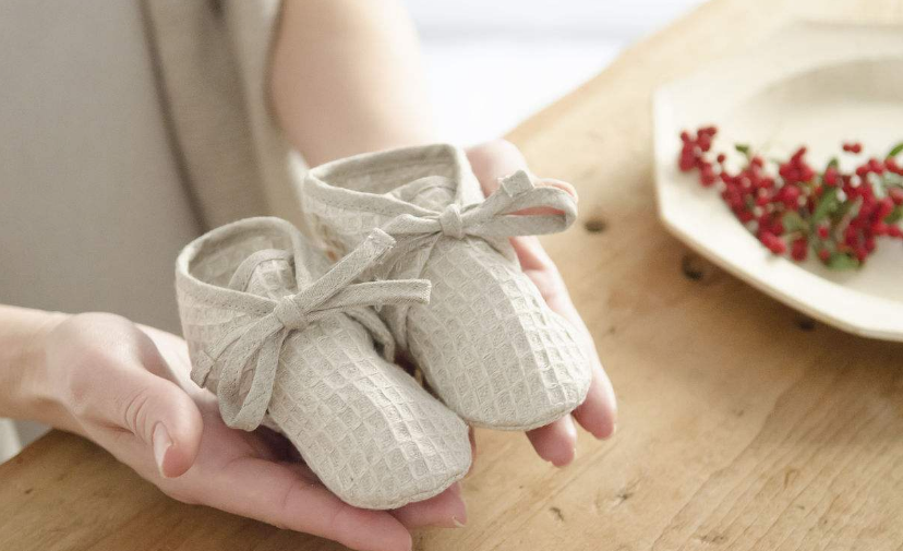 3歲前寶寶適合穿什么鞋子 寶寶鞋子要買大一碼嗎 3歲前寶寶適合穿什么鞋子 寶寶鞋子要買大一碼嗎