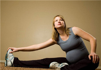 孕晚期腳部腫痛怎么辦 孕晚期穿什么鞋子舒緩腳步腫痛 孕晚期腳部腫痛怎么辦 孕晚期穿什么鞋子舒緩腳步腫痛