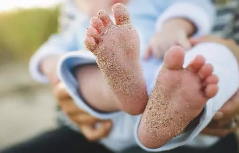 寶寶學(xué)步鞋怎么選擇2018 寶寶學(xué)步鞋鞋后跟哪種好