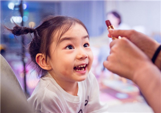 戚薇3歲女兒詞匯量大怎么教的 為什么Lucky年紀小有想法