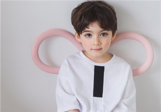 范丞丞帶的素人萌娃是誰 爸爸去哪兒6范丞丞帶的素人萌娃照片