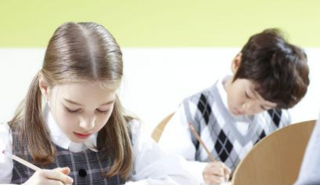 孩子人緣不好成績下降怎么辦 孩子人緣不好會影響學習成績嗎