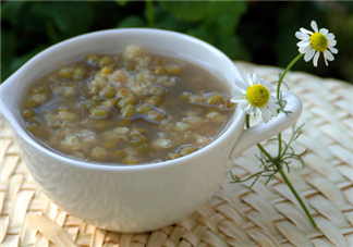 寶寶可以喝綠豆湯嗎 寶寶喝綠豆湯要注意什么 寶寶可以喝綠豆湯嗎 寶寶喝綠豆湯要注意什么