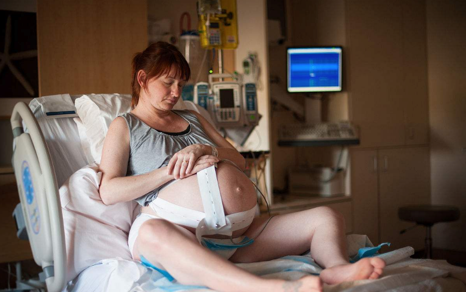 為什么生產時會剪會陰推肚子 分娩時常見哪些問題