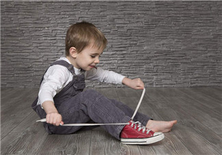 三歲左右的孩子穿什么鞋子好 三歲寶寶運動鞋買什么牌子好 三歲左右的孩子穿什么鞋子好 三歲寶寶運動鞋買什么牌子好