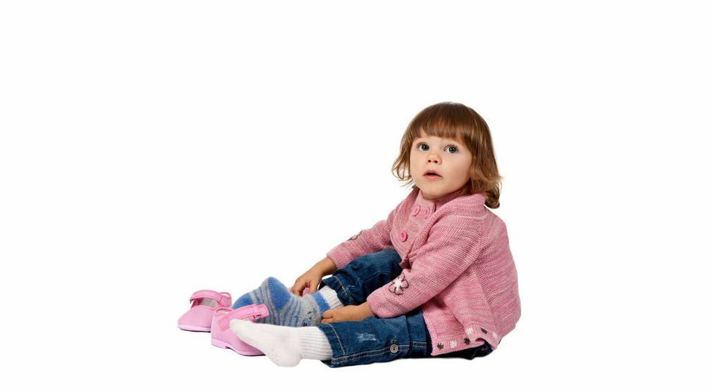 三歲左右的孩子穿什么鞋子好 三歲寶寶運動鞋買什么牌子好 三歲左右的孩子穿什么鞋子好 三歲寶寶運動鞋買什么牌子好