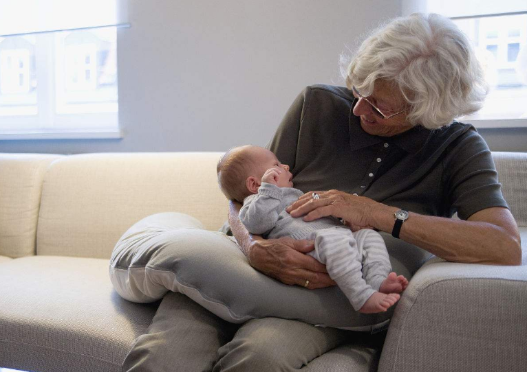 孩子一直是老人帶爸爸媽媽管反而不聽怎么辦2018 孩子一直是老人帶爸爸媽媽管反而不聽怎么辦2018