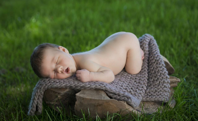 小嬰兒應該和父母一個床嗎 游戲床當嬰兒床好不好