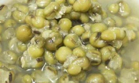 南方綠豆湯是綠的北方是紅的嗎 綠豆湯是紅的還是綠的2018