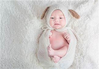 夏季寶寶出生后多久可以抱出門 夏天帶寶寶外出要注意什么2018 夏季寶寶出生后多久可以抱出門 夏天帶寶寶外出要注意什么2018