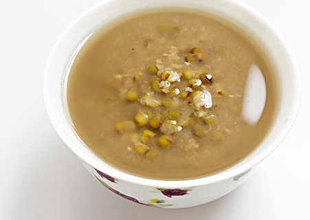 寶寶多大可以喝綠豆湯 6個月以內寶寶不適宜喝綠豆湯 寶寶多大可以喝綠豆湯 6個月以內寶寶不適宜喝綠豆湯