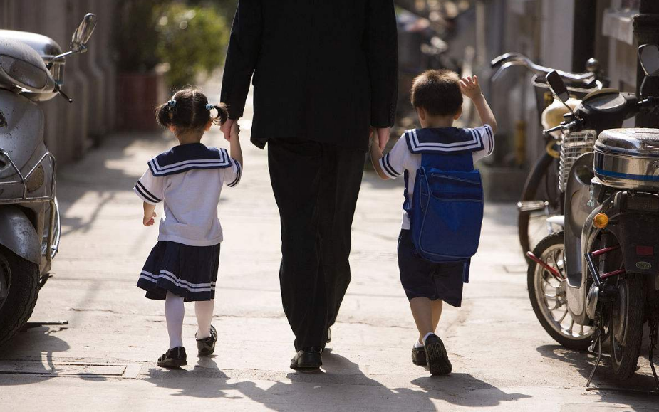 家長接送孩子應該怎么安排 怎么保證孩子的安全 家長接送孩子應該怎么安排 怎么保證孩子的安全