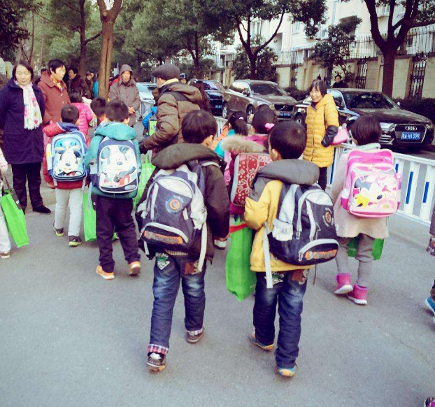 家長接送孩子應該怎么安排 怎么保證孩子的安全 家長接送孩子應該怎么安排 怎么保證孩子的安全