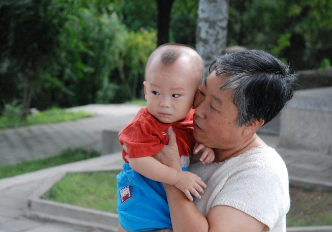 寶寶特別認生怎么辦 順應孩子的步調別勉強孩子 寶寶特別認生怎么辦 順應孩子的步調別勉強孩子