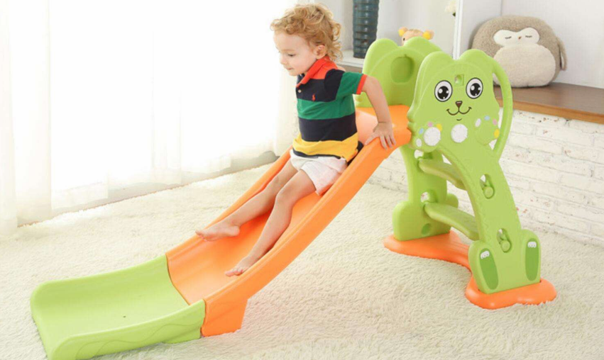 夏天寶寶坐滑滑梯需要注意什么 天熱孩子怎么到公園玩耍