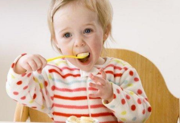 寶寶什么時候可以吃油 一歲寶寶吃油健康嗎2018 寶寶什么時候可以吃油 一歲寶寶吃油健康嗎2018