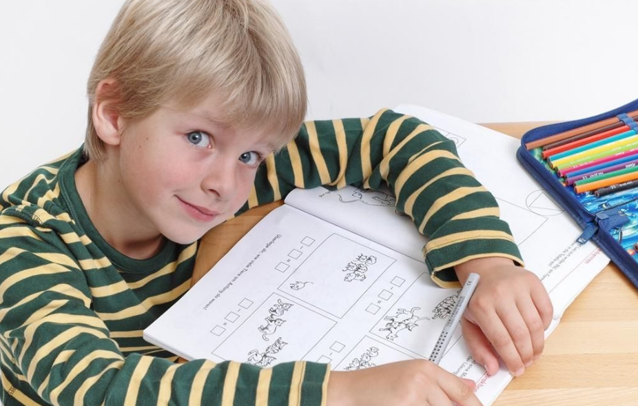 孩子作業拖拉經常不完成怎么辦 家長怎么改善孩子作業拖拉的習慣