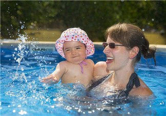防蚊液噴在衣服上有沒有效 穿上長袖就可防止蚊子叮咬嗎 防蚊液噴在衣服上有沒有效 穿上長袖就可防止蚊子叮咬嗎