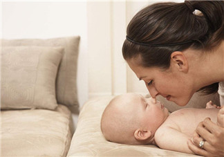 寶寶被蚊子咬了可以冰敷嗎 被蚊子咬后擦藥膏好還是貼創(chuàng)口貼