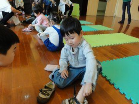 夏天寶寶穿學步鞋要穿襪子嗎 夏天寶寶什么時候穿學步鞋