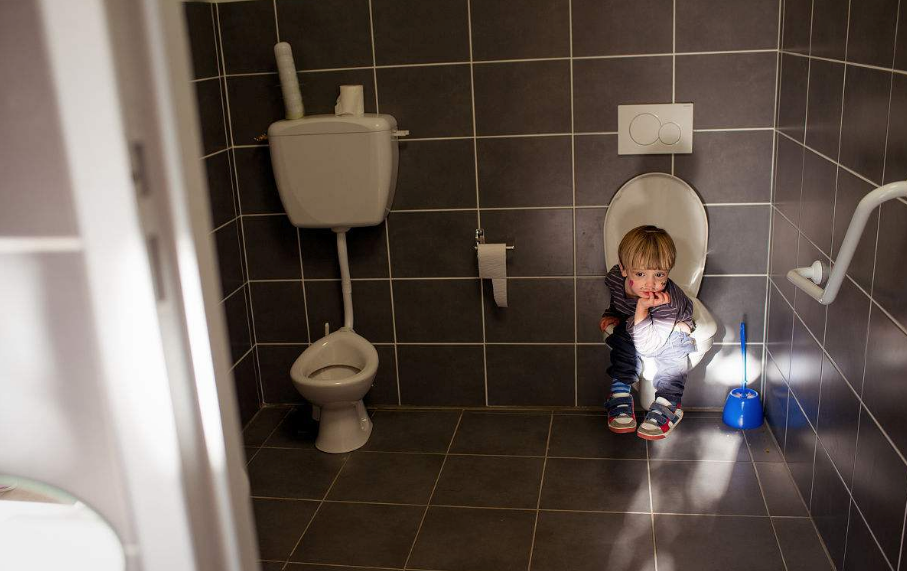 寶寶一到夏天就便秘是怎么回事 多喝水能預防夏季便秘嗎