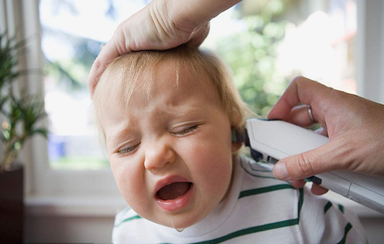寶寶游泳耳朵進(jìn)水能用棉花棒嗎 2018寶寶游泳耳朵進(jìn)水怎么辦