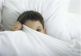 孩子遇到人就躲是內向嗎 孩子見到陌生人喜歡躲是什么原因