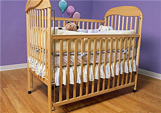 怎樣訓練新生兒睡小床 鋪嬰兒床的方式要正確2018