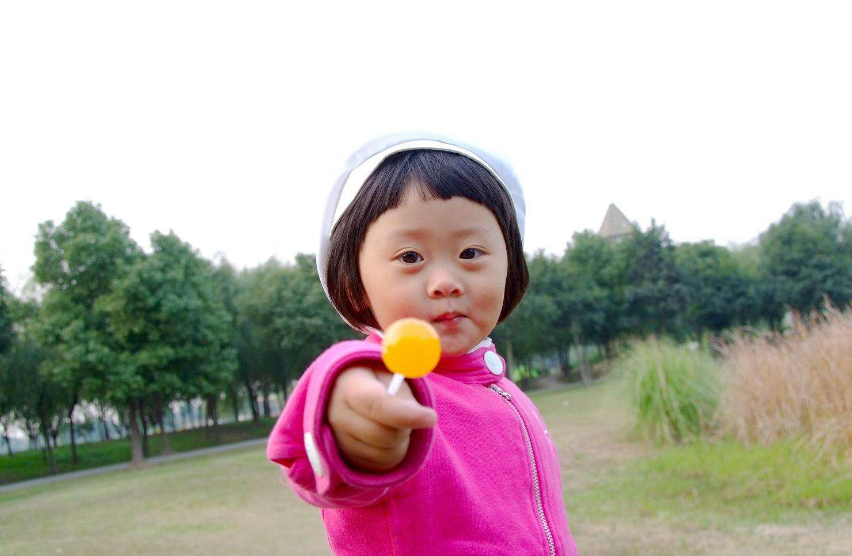 怎么控制孩子吃糖的量 孩子愛吃糖怎么控制2018 怎么控制孩子吃糖的量 孩子愛吃糖怎么控制2018