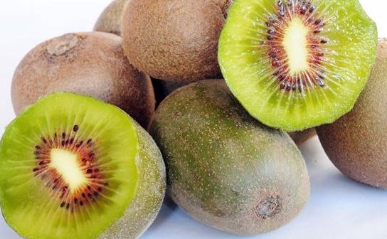 十個月的寶寶可以吃獼猴桃嗎 暫時只能作為輔食食用 十個月的寶寶可以吃獼猴桃嗎 暫時只能作為輔食食用