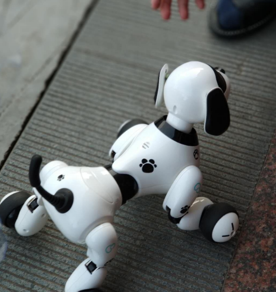 實(shí)豐旺仔小六機(jī)器狗怎么樣 智能機(jī)器狗玩具適合多大小孩
