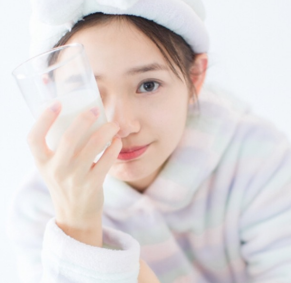 天天吹空調(diào)皮膚干怎么辦 不要過度的使用油分高的護膚品 天天吹空調(diào)皮膚干怎么辦 不要過度的使用油分高的護膚品