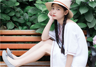 天天吹空調(diào)皮膚干怎么辦 不要過度的使用油分高的護膚品 天天吹空調(diào)皮膚干怎么辦 不要過度的使用油分高的護膚品