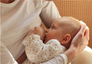 哺乳期媽媽可以喝酒嗎 酒精對哺乳媽媽及寶寶的影響 哺乳期媽媽可以喝酒嗎 酒精對哺乳媽媽及寶寶的影響