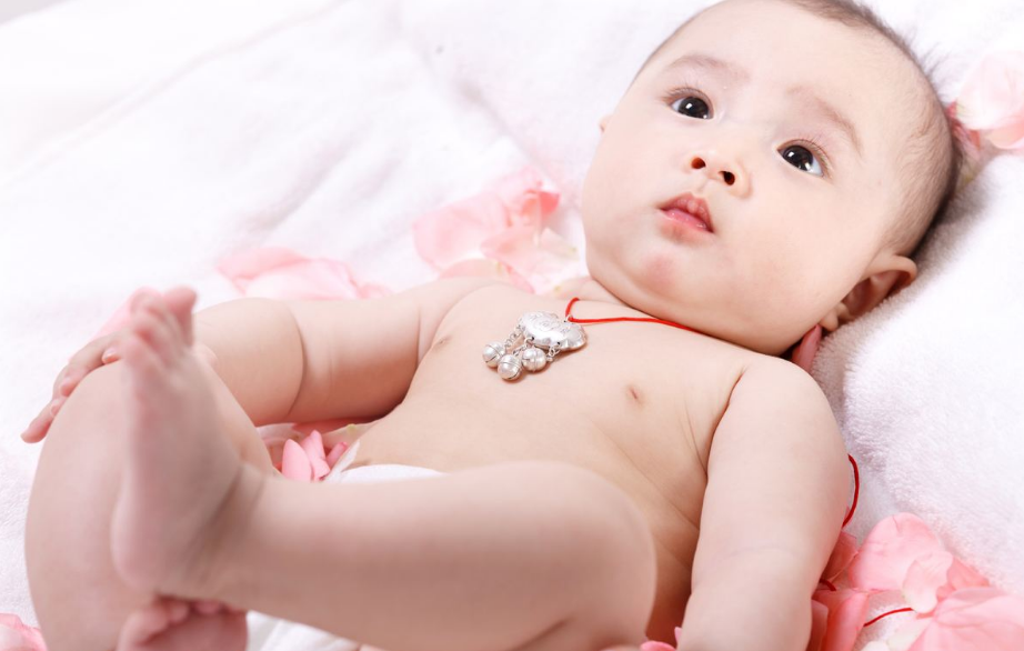 穿紙尿褲會導致寶寶O型腿嗎 經(jīng)常給孩子穿紙尿褲好不好