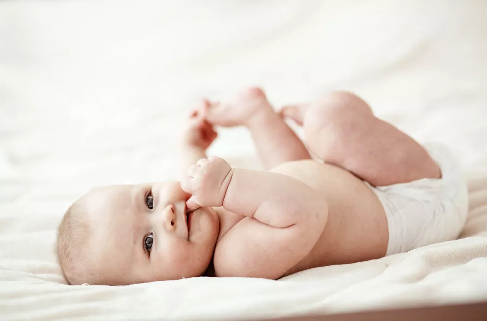 夏天天氣熱可以給寶寶穿紙尿褲嗎 寶寶穿紙尿褲會悶嗎