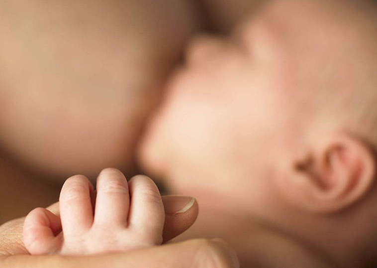 給孩子喂母乳有哪些好處 寶寶吃母乳好處一覽