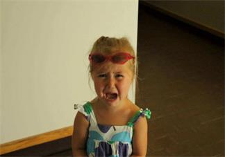 孩子一歲半還不會說話是自閉嗎 孩子自閉癥會有什么表現2018