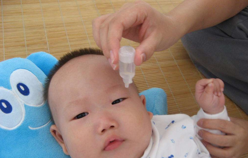 帶孩子游泳如何避免眼睛感染 寶寶游泳前游泳后要注意什么